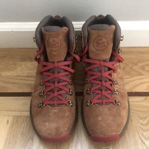 Danner Mountain 600 Hiking Boot - W9.5